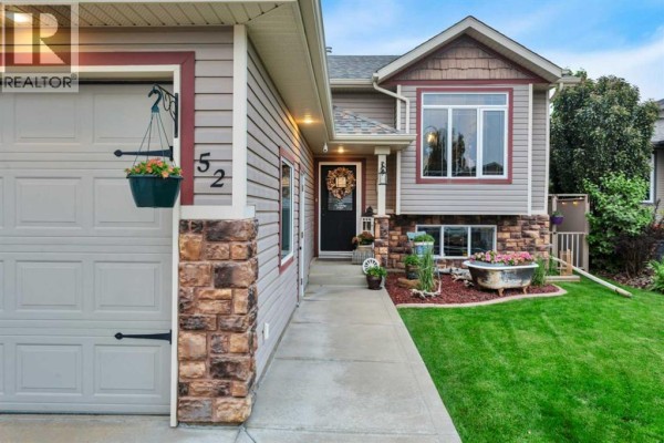 52 Irving Crescent, Red Deer, AB, photo 2