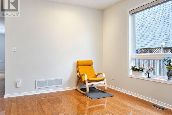 Family room - 52 Kentley Street, Markham, ON L6C3G2 Photo 3