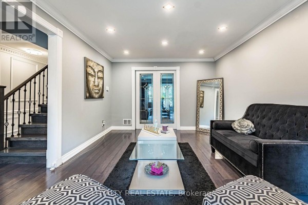 Living room - 52 Newcastle Crescent, Brampton, ON L6S3Y8 Photo 3