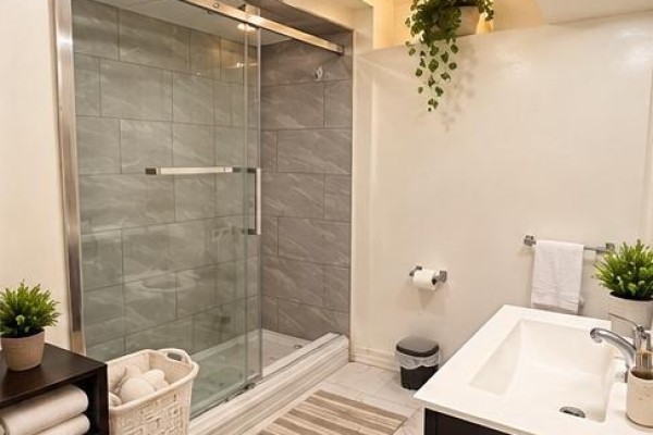 Bathroom - 52 Norman Ross Drive, Markham, ON L3S2Z1 Photo 5