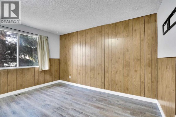 Bedroom - 52 Pennsburg Way Se, Calgary, AB T2A2J5 Photo 4