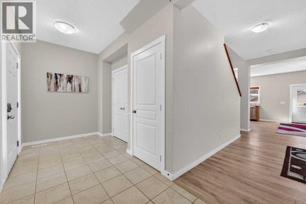Foyer - 52 Reunion Close Nw, Airdrie, AB T4B0M2 Photo 3