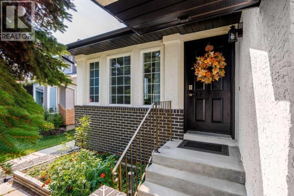 4pc Bathroom - 52 Shawnee Way Sw, Calgary, AB T2Y2V4 Photo 4