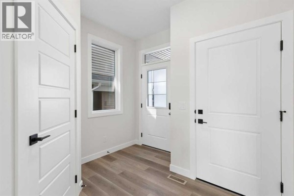 2pc Bathroom - 52 Southborough Common, Cochrane, AB T4C3J7 Photo 4