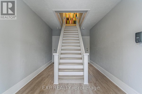 52 St Andrew Street, Ottawa, ON, photo 2