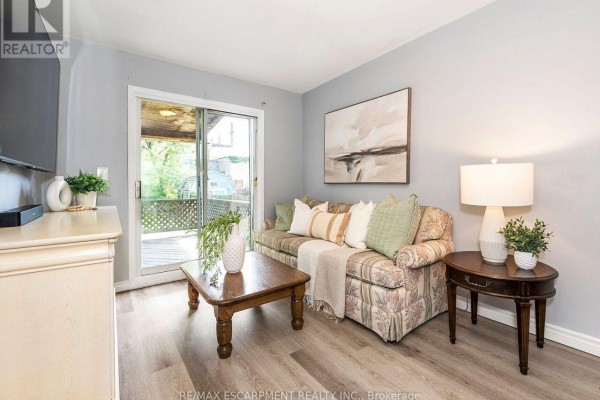 52 Stapleton Avenue N, Hamilton, ON, photo 2