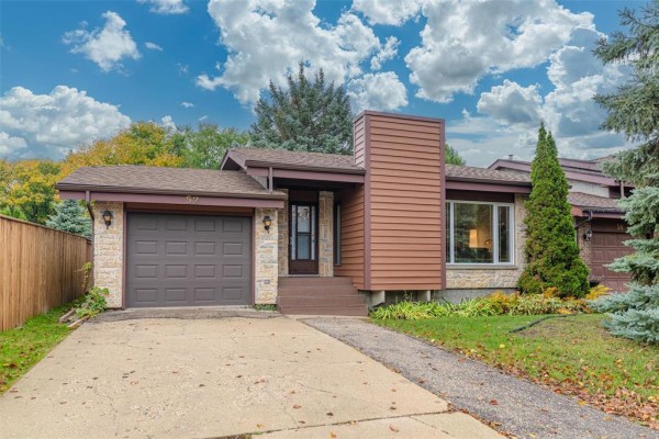52 Trowbridge Bay, Winnipeg