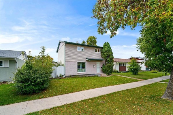 Kitchen - 52 Whitehall Boulevard, Winnipeg, MB R2C0Y4 Photo 2