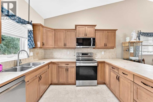 Kitchen - 520 Couleesprings Crescent S, Lethbridge, AB T1K5P2 Photo 5