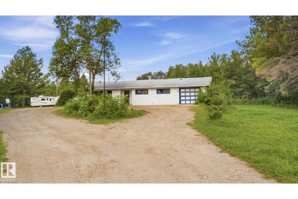Bedroom 4 - 52012 Hwy 21, Rural Strathcona County, AB T8B1J6 Photo 4
