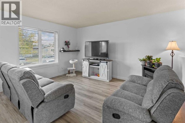 Bedroom - 5203 41 Street, Camrose, AB T4V0Z7 Photo 4