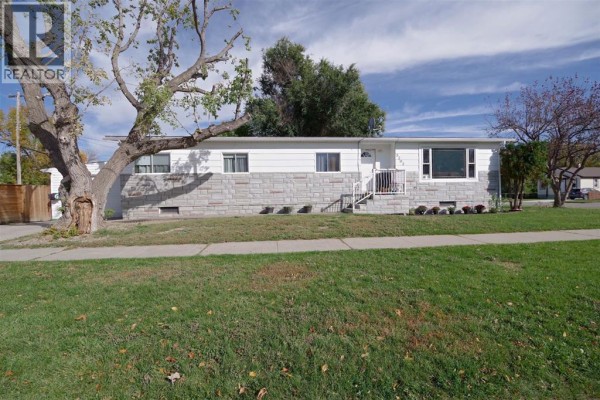 4pc Bathroom - 5203 42 Avenue, Taber, AB T1G1B5 Photo 2
