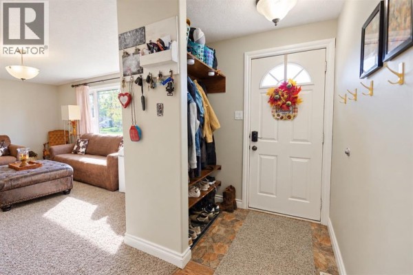 Foyer - 5203 42 Avenue, Taber, AB T1G1B5 Photo 5