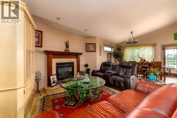 Living room - 5204 15 Street, Lloydminster, AB T9V0Y2 Photo 5