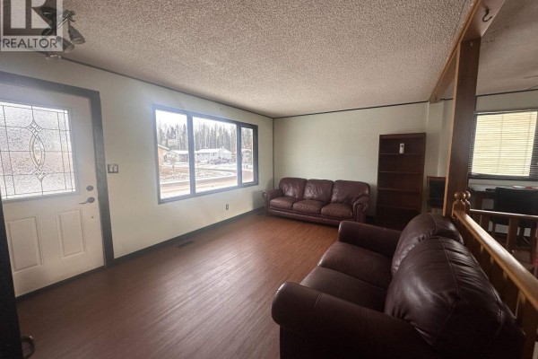 Living room - 5204 Tamarack Crescent, Fort Nelson, BC V0C1R0 Photo 3