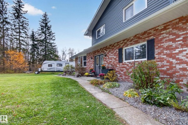 Family room - 52042 Rge Road 214, Rural Strathcona County, AB T8E1A3 Photo 4