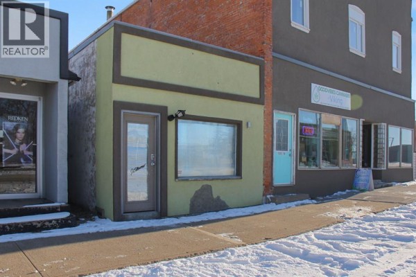 5205 50 Street, Viking, AB, photo 2