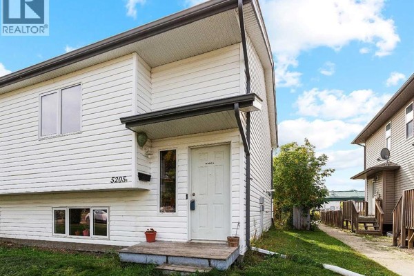 Bedroom - 5205b 52 Avenue, Camrose, AB T4V4M3 Photo 2