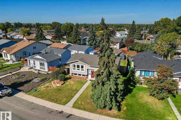 Kitchen - 5208 10 Av Nw, Edmonton, AB T6L1Z1 Photo 3