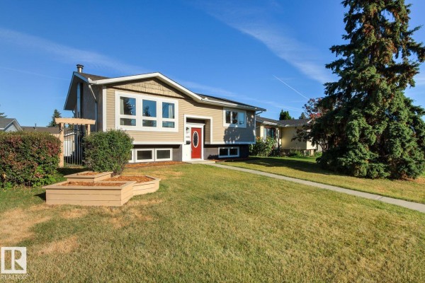 Family room - 5208 10 Av Nw, Edmonton, AB T6L1Z1 Photo 4