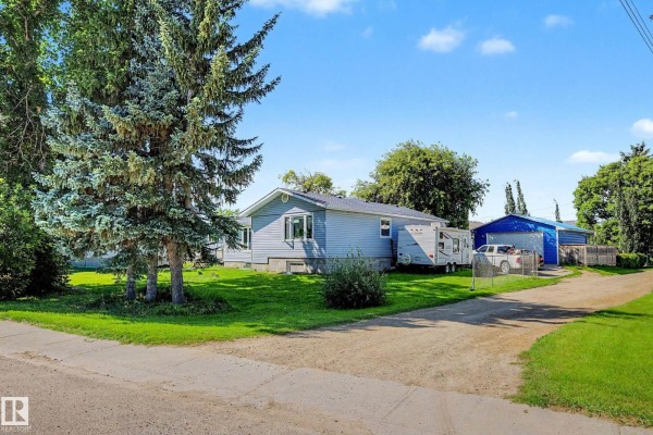 Family room - 5208 51 St, Millet, AB T0C1Z0 Photo 3