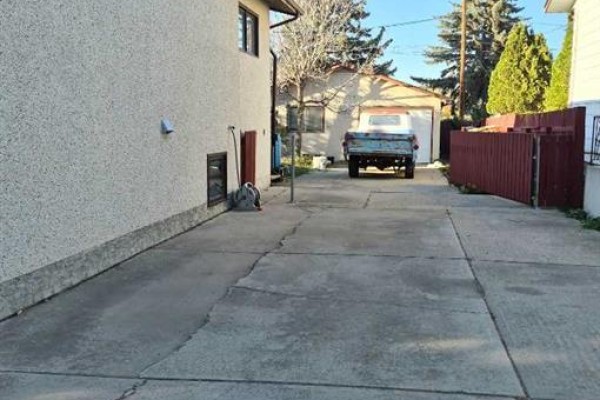 4pc Bathroom - 5209 40 Avenue, Taber, AB T1G1C6 Photo 4