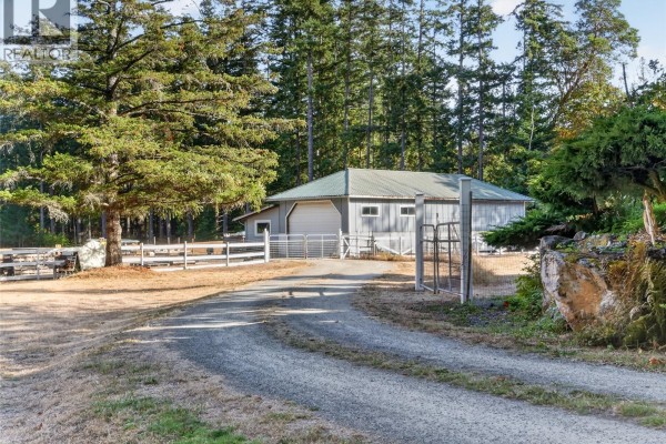 Pantry - 5209 Old West Saanich Rd, Saanich, BC V8X3X1 Photo 5