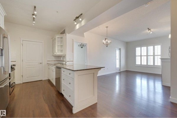 Kitchen - #521 10333 112 St Nw, Edmonton, AB T5K0B4 Photo 3