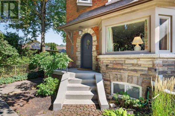 521 Sutherland Drive, Toronto, ON, photo 3