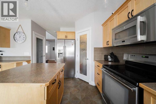 Living room - 521 Walnut Crescent, Fort Mcmurray, AB T9K0M9 Photo 5