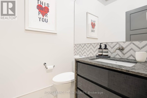 Bathroom - 521 Westminster Avenue, Ottawa, ON K2A2T9 Photo 5