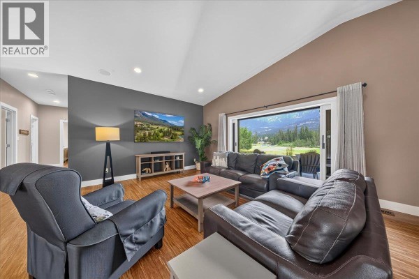 Laundry room - 5210 Riverside Drive, Fairmont Hot Springs, BC V0B1L1 Photo 5