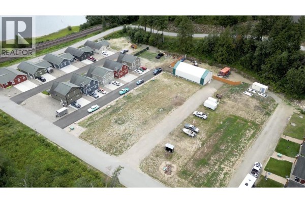 5211 Trans-canada Highway, Tappen, BC V1E2Z7 Photo 3