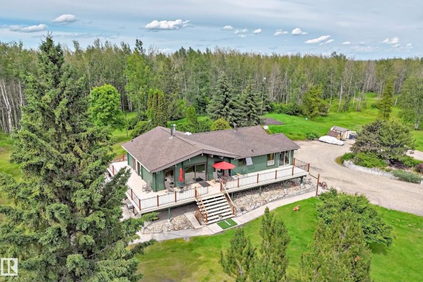 Kitchen - 52110 & 52112 Hghway 759, Rural Parkland County, AB T0E2H0 Photo 3