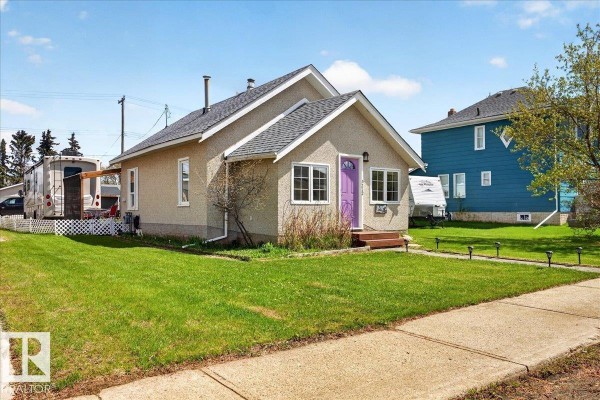 Primary Bedroom - 5212 51 Av, Mundare, AB T0B3H0 Photo 4