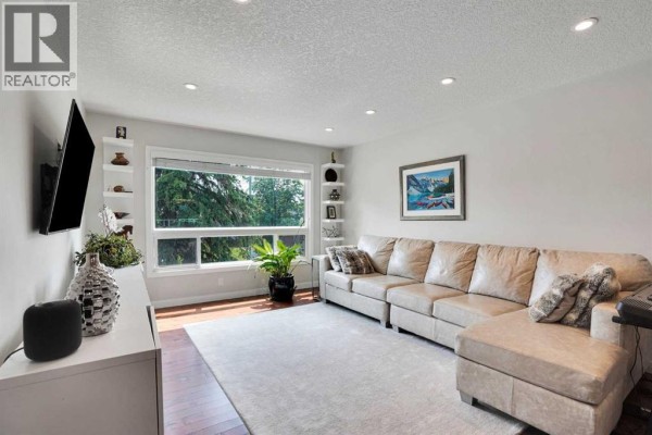 Foyer - 5212 Valiant Drive Nw, Calgary, AB T3A0Y7 Photo 4