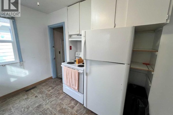 Primary Bedroom - 5215 54 Street, Camrose, AB T4V2A9 Photo 3