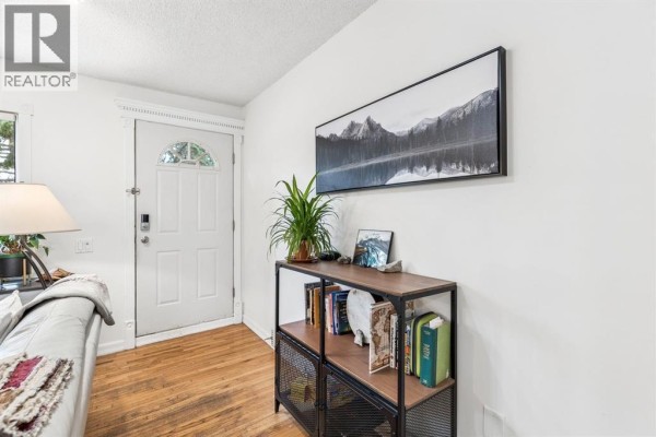 Family room - 5216 18 Avenue Nw, Calgary, AB T3B0R3 Photo 4