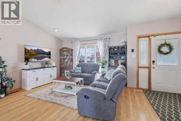 Primary Bedroom - 5216 55 Avenue, Eckville, AB T0M0X0 Photo 4