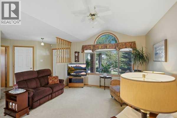 Dining room - 5217 50 Avenue, Ponoka, AB T4J1R9 Photo 4