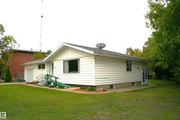 Kitchen - 5219 52 Ave, Viking, AB T0B4N0 Photo 3