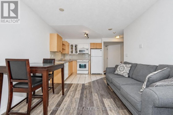 Bedroom - 522 - 600 Fleet Street, Toronto, ON M5V1B7 Photo 3