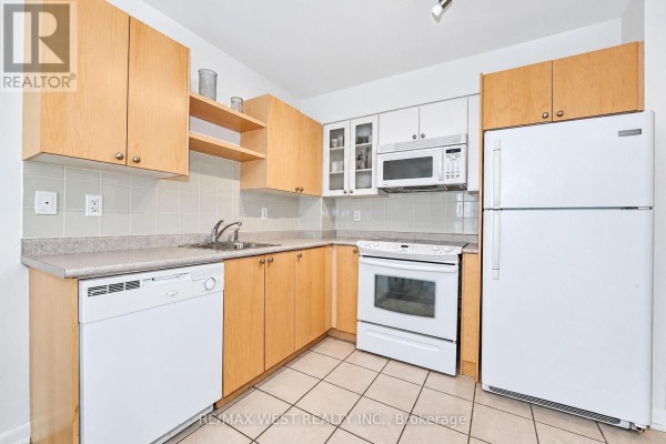 Bathroom - 522 - 600 Fleet Street, Toronto, ON M5V1B7 Photo 4