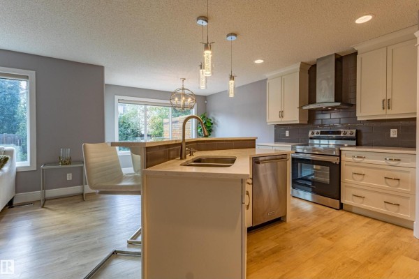 Dining room - 522 174a St Sw, Edmonton, AB T6W2A6 Photo 2