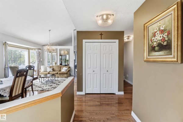 Family room - 522 Klarvatten Lake Wd Nw, Edmonton, AB T5Z3E4 Photo 4