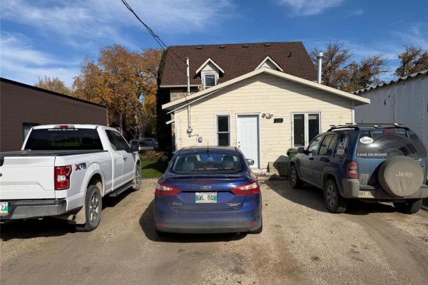 522 Stephen Street, Morden, MB R6M1T5 Photo 2