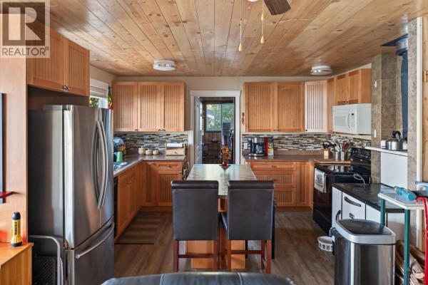 52200 Lloyd Drive, Cluculz Lake, BC, photo 3
