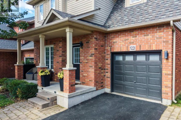 Kitchen - 5221 Garland Crescent, Burlington, ON L7L7K9 Photo 3