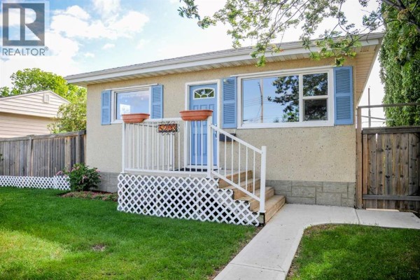 Eat in kitchen - 5223 46 Street, Camrose, AB T4V1H4 Photo 2