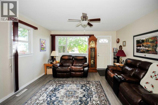 Primary Bedroom - 5223 46 Street, Camrose, AB T4V1H4 Photo 4